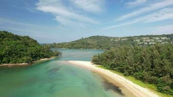 4k aereo fuco metraggio laiano spiaggia, talang, Phuket, Tailandia video