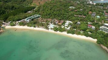 4k aéreo zangão cenas ao você praia, o que, phuket, Tailândia video