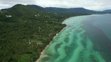 4k aéreo zangão cenas do estrondo Makham de praia do em koh Samui video