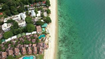 4k aéreo zumbido imágenes de lamai playa en koh samui video