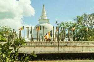 tuparama budista estupa en anuradhapuraya, sri lanka foto