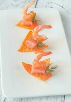 Corn chips with shrimps and salmon photo