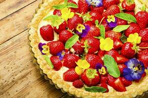 Open summer pie with strawberry photo