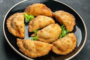 empanadas carne tarta relleno comida comida bocadillo en el mesa Copiar espacio comida antecedentes rústico parte superior ver foto