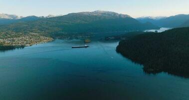 aéreo ver desde Burnaby montaña parque de profundo ensenada bahía video