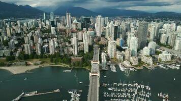 sbalorditivo aereo Visualizza su centro di Vancouver, granville ponte e falso torrente video