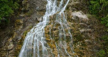 Antenne Aussicht von schön Wasserfall Braut- Schleier, britisch Columbia, Kanada. video