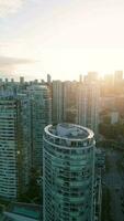 Antenne Aussicht von das Wolkenkratzer im Innenstadt von Vancouver, Kanada video