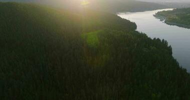 antenne visie van fraser rivier- vallei en berg landschap in Brits Columbia video