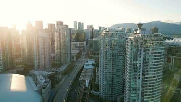 antenn se av de skyskrapor i stadens centrum av vancouver, kanada video