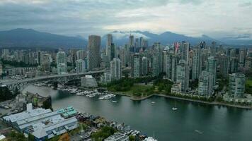 aéreo hiper lapso en centro, granville puente y falso Arroyo en Vancouver video