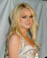 lindsay lohan en el prensa habitación después victorioso el premio para favorito hembra Actriz a el mtv película premios a el santuario sala los angeles cajun 4 4 20052005 foto