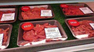 singapour orchad road 1er juin 2021, présentoir de viande rouge crue à vendre à la boutique video