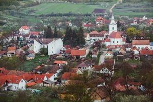 Rimetea es un pequeño pueblo situado en transilvania, Rumania. eso es situado en el apuseni montañas y es conocido para sus pintoresco ajuste y bien Preservado húngaro arquitectónico estilo. foto