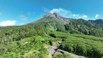 Antenne Aussicht von montieren Merapi im Yogyakarta, indonesisch Vulkan video