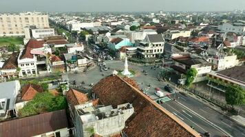 Yogyakarta, Indonesia - Maggio 5 ° 2023 - aereo Visualizza di tugu jogja o Yogyakarta monumento, Indonesia video