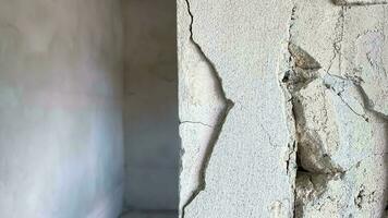 cracked concrete pillar of house that was being built was caused by mistake of plasterer, cement separate construction site. video