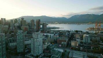 antenn se av de skyskrapor i stadens centrum av vancouver, kanada video