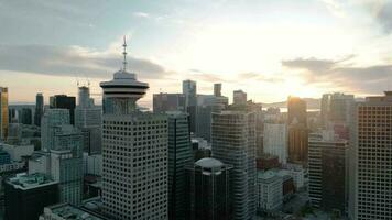 aérien vue de le grattes ciels dans centre ville de Vancouver, Canada video