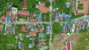 aéreo ver 4k vídeo por zumbido. pueblo a tuyeto Tinh coco, hai hongo, Vietnam. video