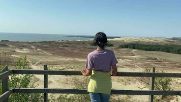 tourist in curonian spit over parnidis dune video
