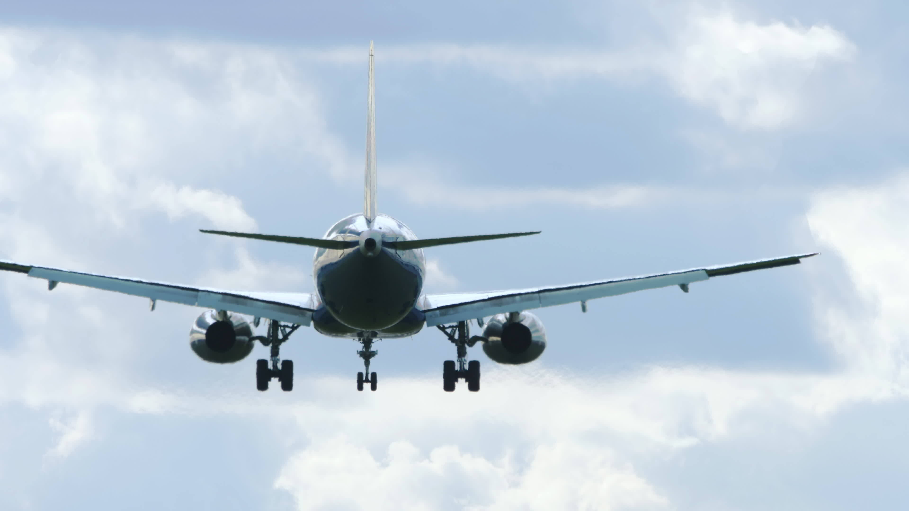 Passenger Commercial Plane Descending For Landing Rear View Close Up pilotless-planes-could-be-carrying-passengers-in-the-next-decade-the