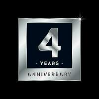 cuatro años aniversario celebracion lujo negro y plata logo emblema aislado vector