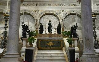 padova Italia- agosto 8, 2022 el arca de Santo Antonio dentro el basílica. padua, Italia foto