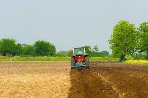 agricultores tractor foto