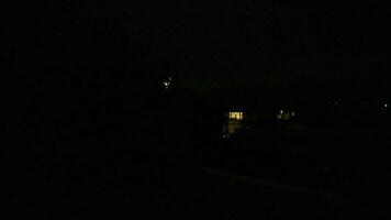 haute angle métrage de vivre feux d'artifice plus de une mariage Accueil à luton ville de Angleterre pendant nuit. illuminé ville a été capturé avec drone caméra sur juin 30 2023 video