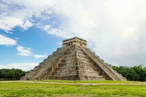 el maya pirámide en Chichen itza México. foto