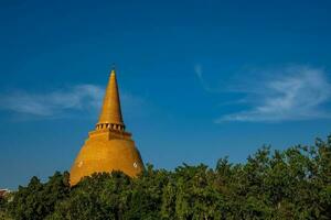 phra camino chedi, el mas grande y más alto pagoda en Tailandia y rodeando zona situado a amphoe mueang nakhon camino provincia. foto