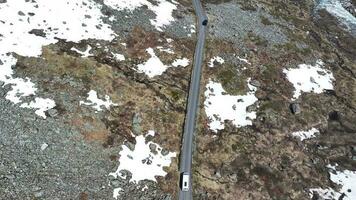 scénique panorama de enroulement route dans Montagne vallée video