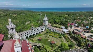 simala mosteiro santuário em cebu ilha, Filipinas, aéreo Visão video