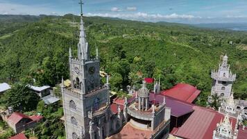 simala monastère tombeau sur cebu île, Philippines, aérien vue video