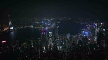 noite panorama do a todo iluminado hong kong, aéreo Visão video