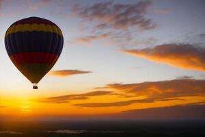 caliente aire globo en el cielo con hermosa nubes a puesta de sol antecedentes. generativo ai foto