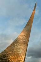 Monumento a el conquistadores de espacio - Moscú foto
