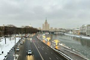 rascacielos en kotelnicheskaya terraplén foto