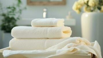 salvaje blanco algodón toallas en un baño hundir, en el estilo de barroco exageración. ai generado foto