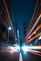 hora lapso fotografía de vehículo luces y un hombre a noche en ciudad. ai generado foto