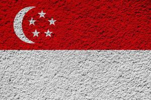 bandera de Singapur en un texturizado antecedentes. concepto collage. foto