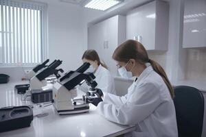 hembra científico utilizando microscopio en laboratorio. joven hembra científico trabajando con microscopio en laboratorio. biólogos son trabajando en un profesional FIV laboratorio, ai generado foto