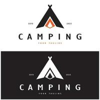 Clásico y retro tienda logo, cámping. con carpa, árbol y hoguera signo. aventureros, exploradores, escaladores, cámping equipo centrar vector