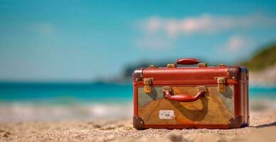 verano viaje y turismo, brillante maleta en un hermosa arenoso playa. vacaciones viaje - ai generado imagen foto