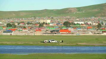 reizigers camping in Mongolië video