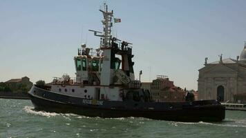 Schlepper oder Schlepper ist ein Schiff im das Meer video