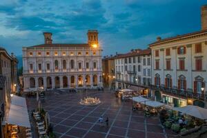 angelo mai cívico biblioteca en de bérgamo plaza vecchia foto