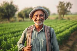 sonriente granjero en pie en campo , ai generativo foto