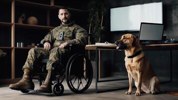 discapacitado hombre en militar uniforme sentado en silla de ruedas con su perro cerca mesa trabajo sitio ordenador portátil. generativo ai. foto